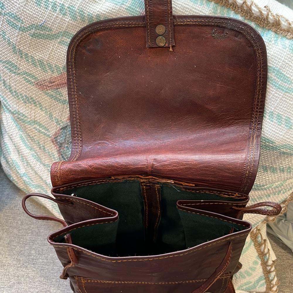Handmade leather backpack - Picture 2 of 5